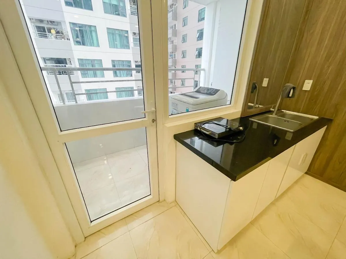 Hon Chong Oceanfront Luxury Apartment Нячанг