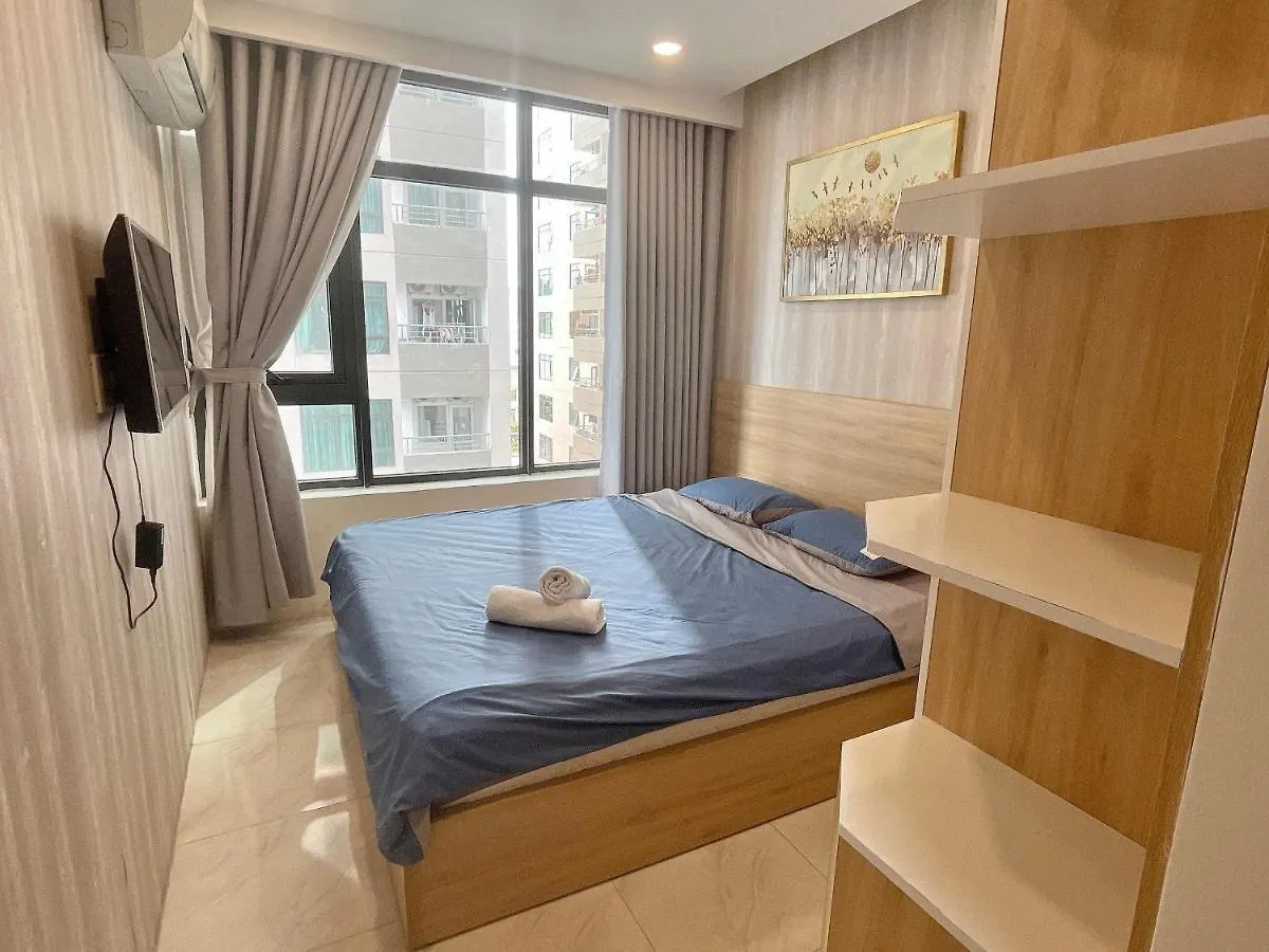 Hon Chong Oceanfront Luxury Apartment Нячанг