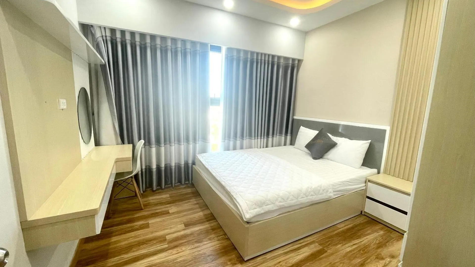 Hon Chong Oceanfront Luxury Apartment Нячанг