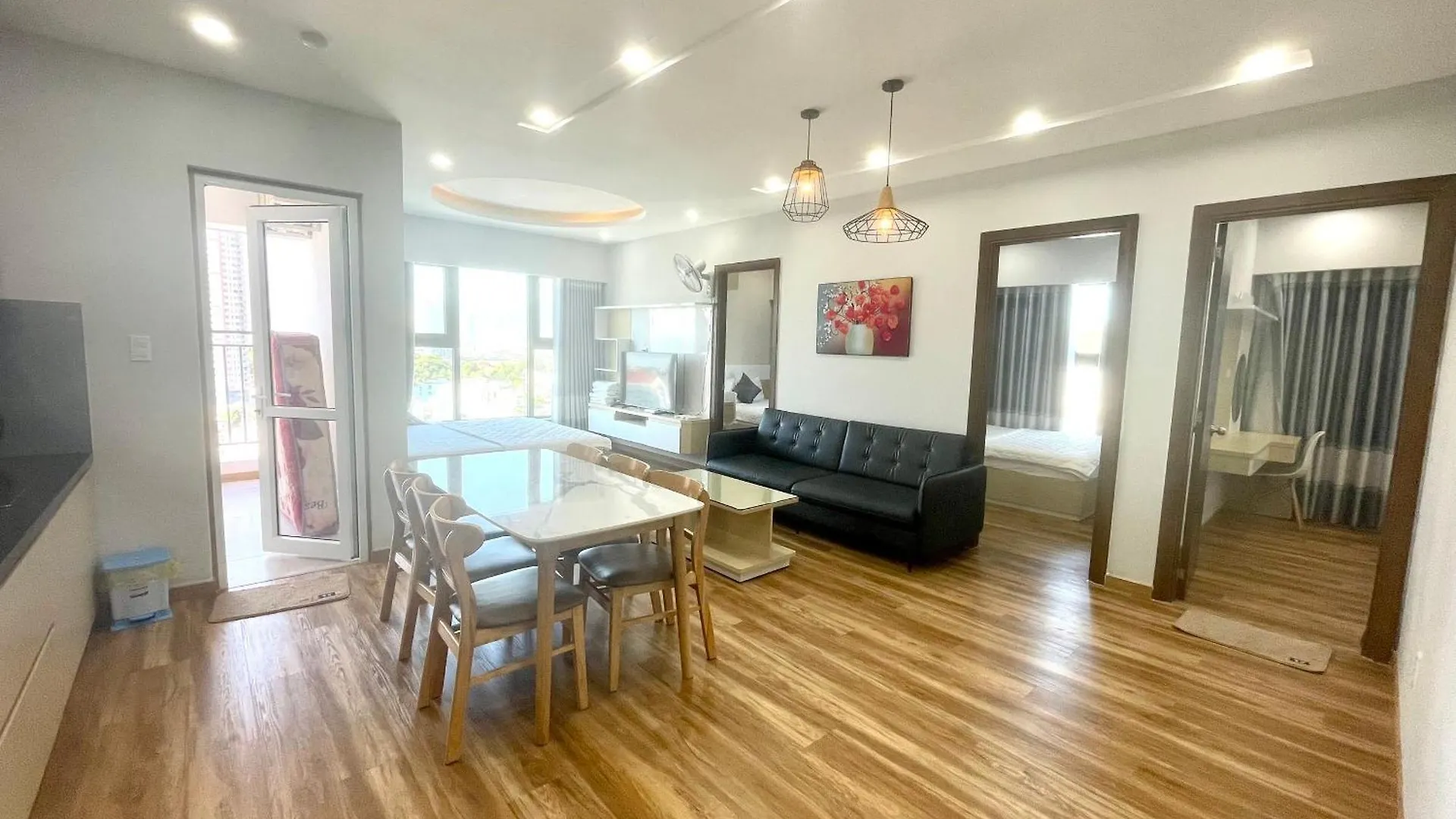 Hon Chong Oceanfront Luxury Apartment Нячанг