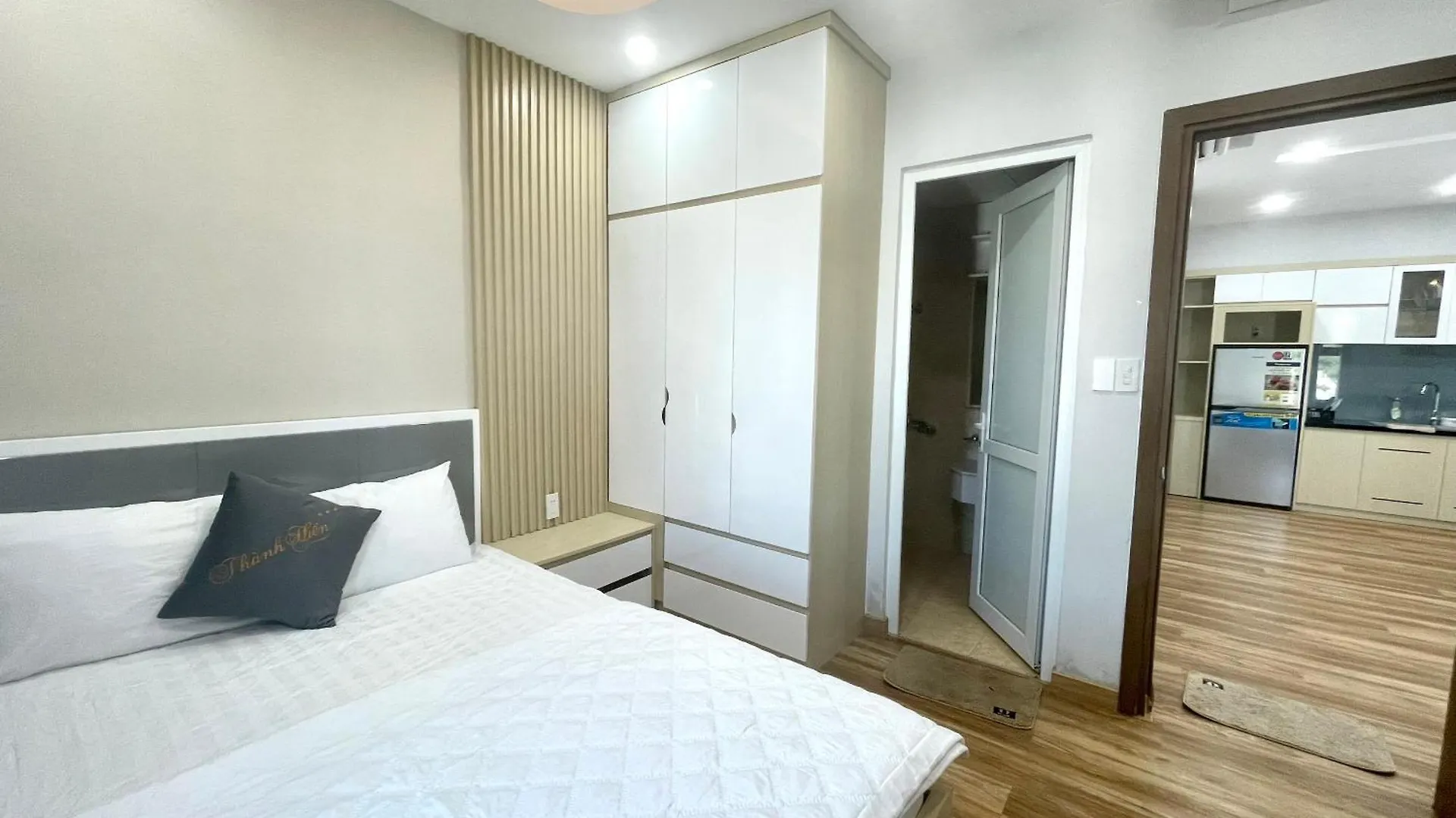 Hon Chong Oceanfront Luxury Apartment Нячанг
