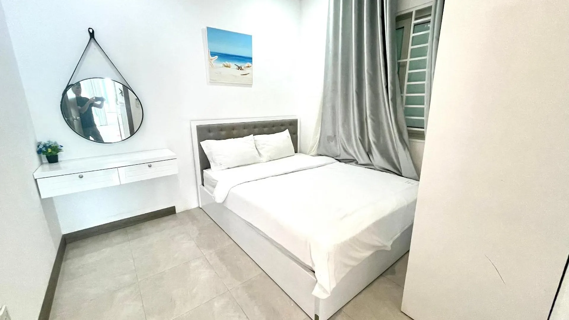 Hon Chong Oceanfront Luxury Apartment Нячанг