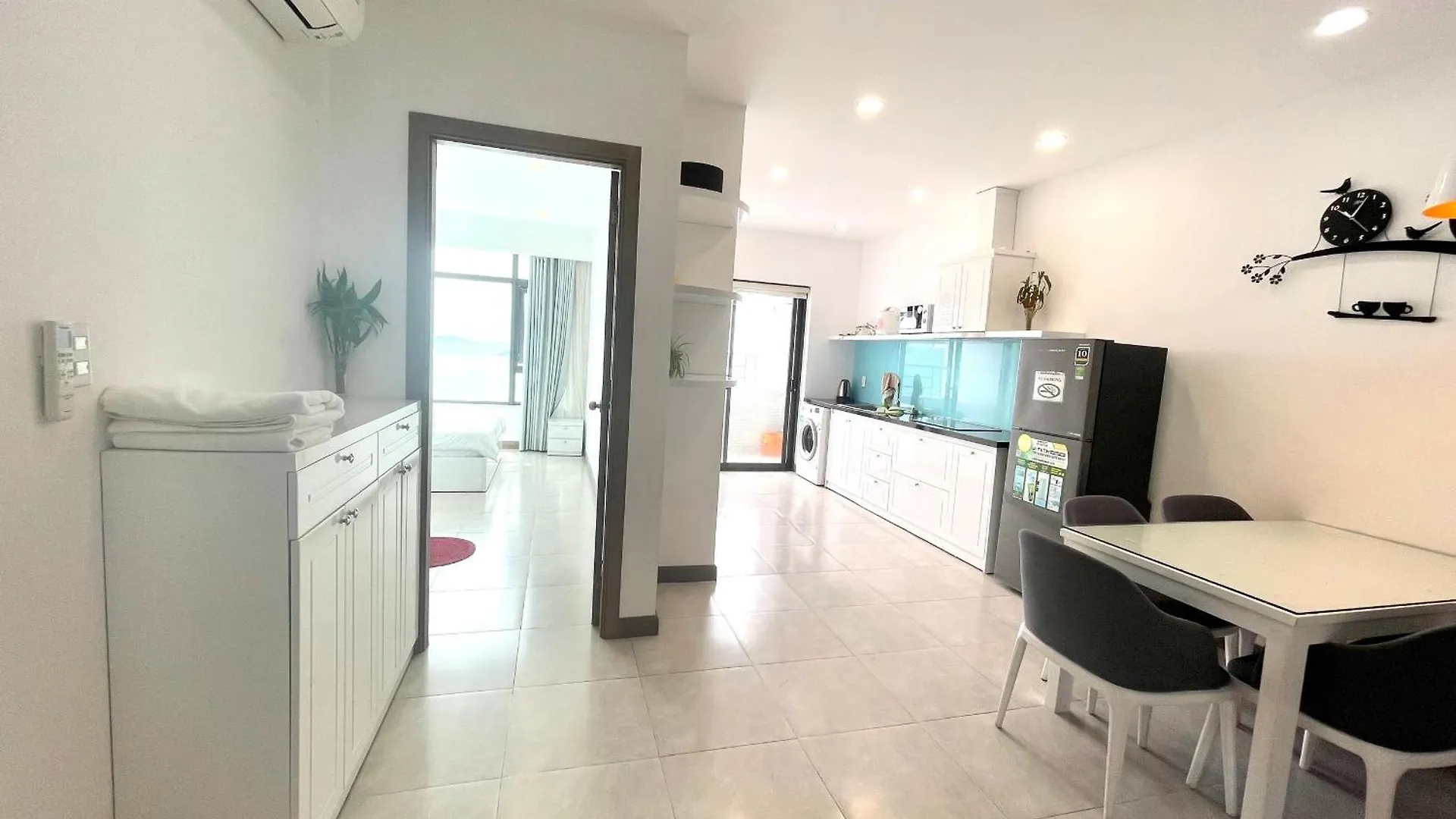 Hon Chong Oceanfront Luxury Apartment Нячанг