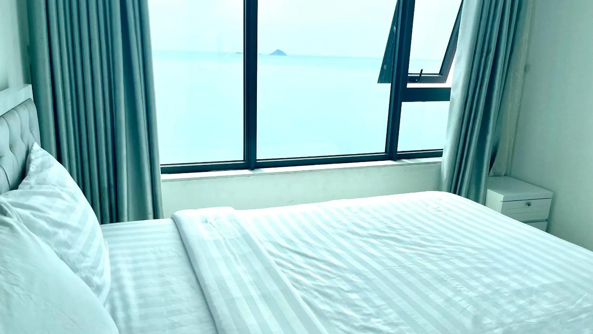 Hon Chong Oceanfront Luxury Apartment Нячанг