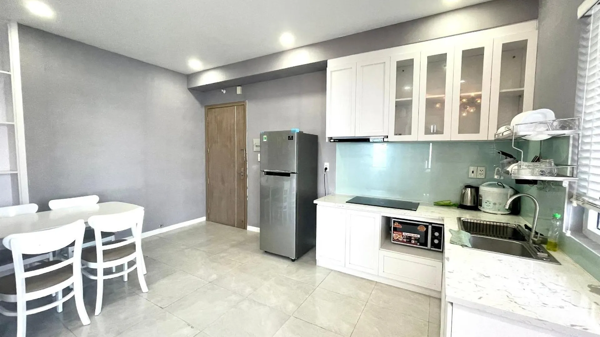 Hon Chong Oceanfront Luxury Apartment Нячанг