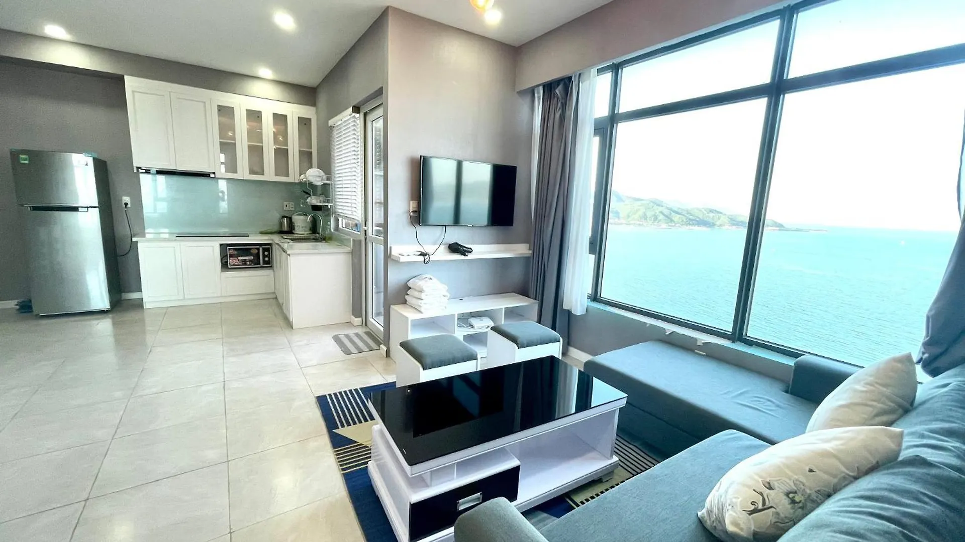 Hon Chong Oceanfront Luxury Apartment Нячанг
